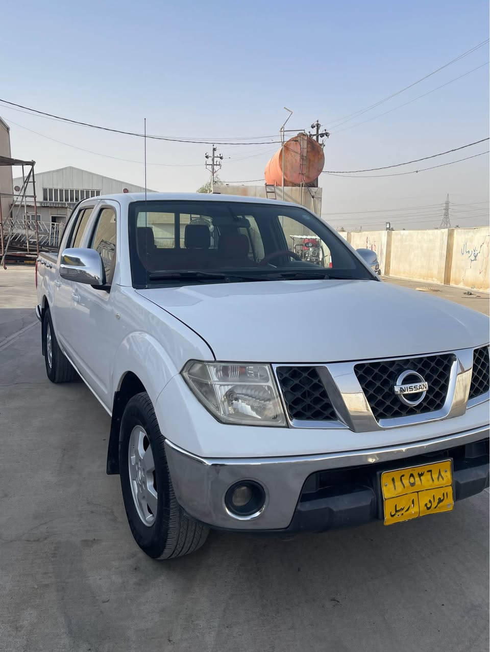 نیسان ناڤارا 2012 گێڕ عادی 
سەیارەکە گێڕ و مەکینەی بەشەرت 
تەبریت و تەقە و ڕەقەی بەشەرت 
سەیارەکە بێ بۆیاخە بێ لێدرانە 
کەمێک تەعدیلی هەیە 
سعری 88 گەڵا و مەجال 
***********
*********** أربيل, العراق
