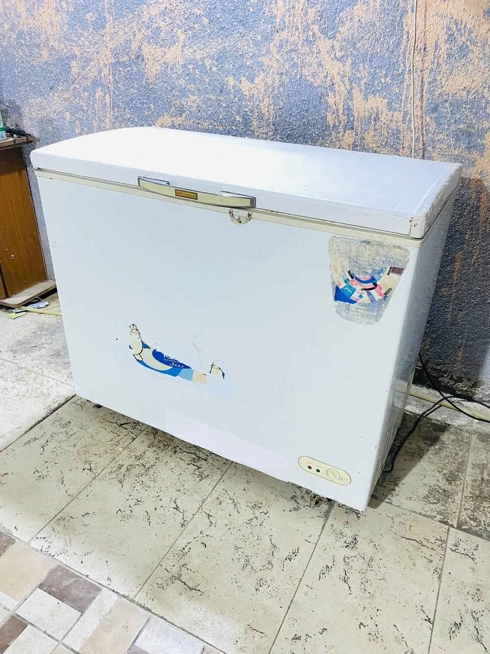مجمده نضيفه حجم كبير 16 قدم مكانه محاويل  شغاله وعالفحص ضمان عشره ايام سعره 140
