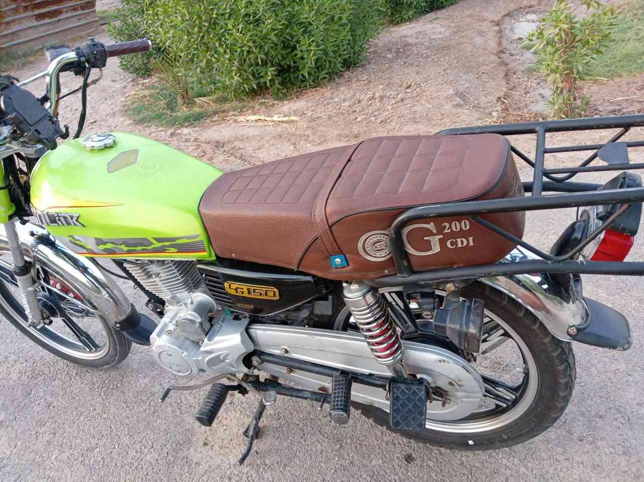 سلام عليكم  دراجه سيفان موديل 24اوراق موجوده محرك 200Cc
كهربائيات شغاله او تايرات جدد او محرك خير من الله  سلف شغال اوياله ما بيهن ولا ضربه تجي تفحص او تمشي بيهء بس نقص واحد يده مال بريك دراجه  تجي تفحص او تمشي  السعر، 600او بيهء مجال  المكان بغداد المدائن سلمان باك التصال ***********

