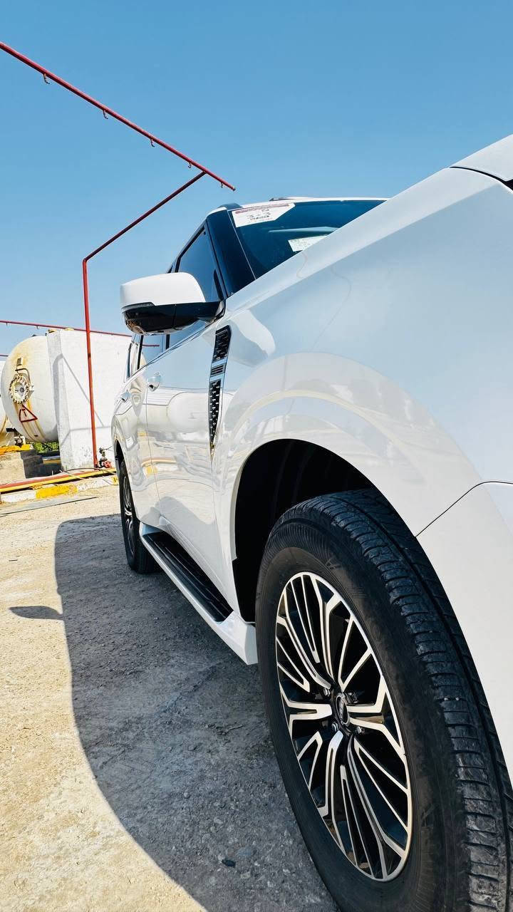👑 نيسان باترول بلاتينيوم 2025 👑
🔥 3.8 V6 تنفّس طبيعي | فل كامل | فخامة استثنائية 🔥
🚘 الموديل: 2025
⭐ الفئة: Platinum City
⚙️ المحرك: V6 — 3.8 لتر — تنفّس طبيعي
💪 القوة: 316 حصان
🔥 العزم: 386 نيوتن.م
🔄 القير: أوتوماتيك 9 سرعات
🛞 الدفع: رباعي 4WD
⛽ سعة التانكي: 97 لتر
📍 الممشى: 27 ألف كم فقط
🛡️ الكفالة: مكفولة كفالة عامة
🤍 اللون: أبيض
❤️🖤 داخلية جلد فاخرة أحمر وأسود
✨ التجهيزات:
• جلد طبيعي مبطن
• مقاعد أمامية تدفئة وتبريد
• كرسي مع خاصية المساج ودعم قطني 4 وضعيات
• شاشات 14.3 إنچ
• شاشات ترفيه خلفية
• نظام صوت Klipsch بـ12 سماعة
• شاشة عرض على الزجاج الأمامي HUD
• كاميرا 360° بنظام عرض محيطي 3D
• نظام تبريد بيومتري
• إضاءة داخلية متعددة الألوان
• فتحة سقف بانوراما
• باب خلفي كهربائي بحساس حركة
• تكييف 3 مناطق مع مبرد خلفي
• شاحن لاسلكي
• مرآة داخلية ذكية
• تشغيل محرك عن بُعد
• دخول وتشغيل ذكي
• مثبت سرعة
• حساسات أمامية وخلفية
• أنظمة مساعدة السائق
• ProPILOT ومساعدة البقاء بالمسار
• مراقبة النقطة العمياء
• أنظمة تحذير وكبح للطوارئ
• إضاءة LED
• جنوط ألمنيوم
• قضبان سقفية
• شعار Platinum
• خطاف سحب خلفي
💎 سيارة فخمة، ممشاها قليل، ومواصفاتها عالية — جاهزة للفحص.
📞 للاستفسار:
***********
