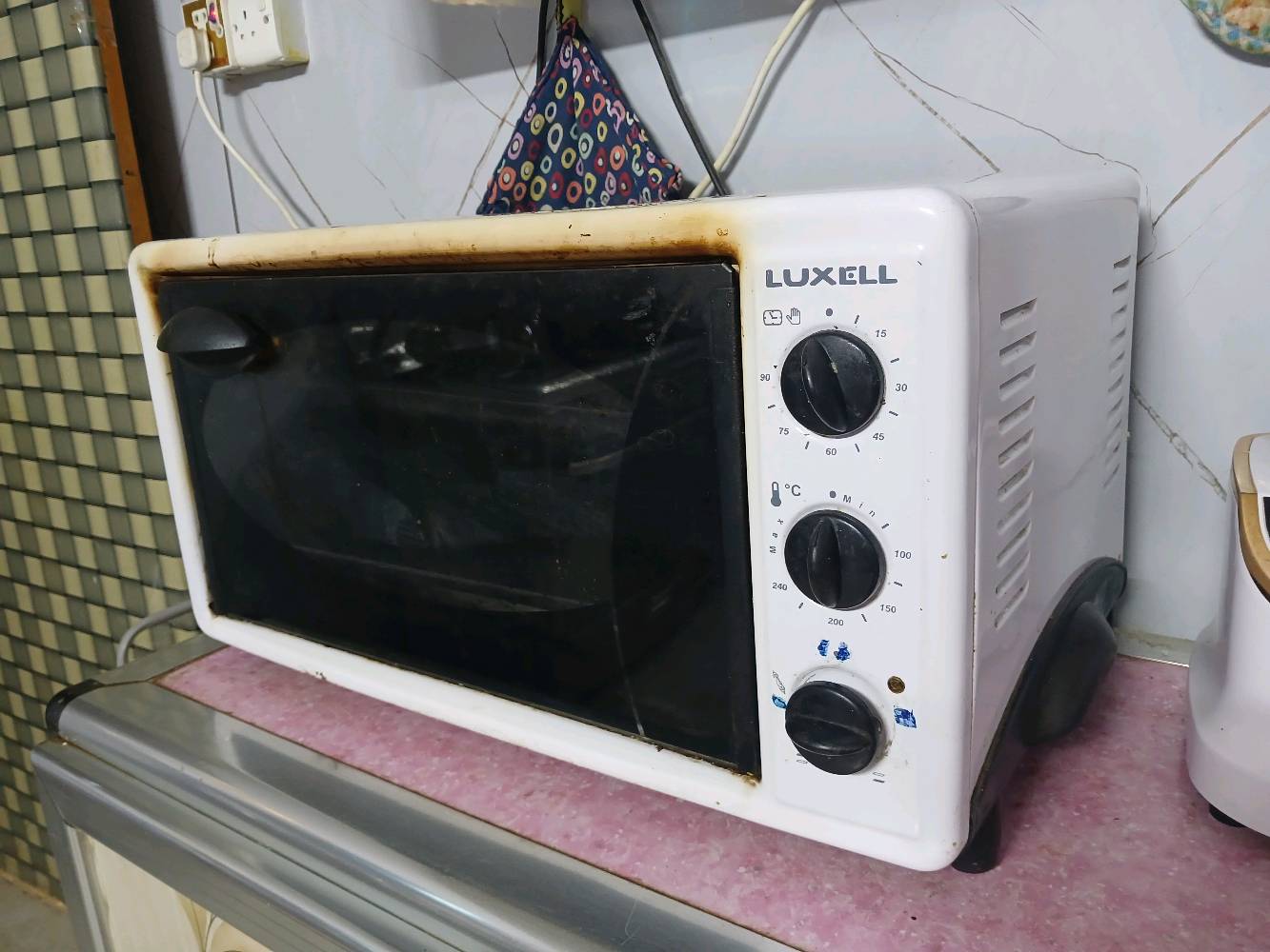 طباخ شغال • فرن شغال • ميز و٦ كراسي
