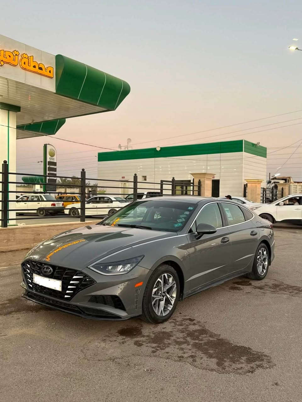 السعر 130 سوناتا موديل 2023 لون اسمنتي المميز مكينه 2500 كير نوع AT تخم تاير عليها ماشية 60 mi مواصفات أمريكية سبورت .حادث خلفي تبديل قطعة وحدة قبق الجنطة بلادي مع صبغ ربع الجاملغ الخلفي الأيسر . بجم كبس 
*********** للاستفسار واتساب او اتصال غير متواجد بالفيس

