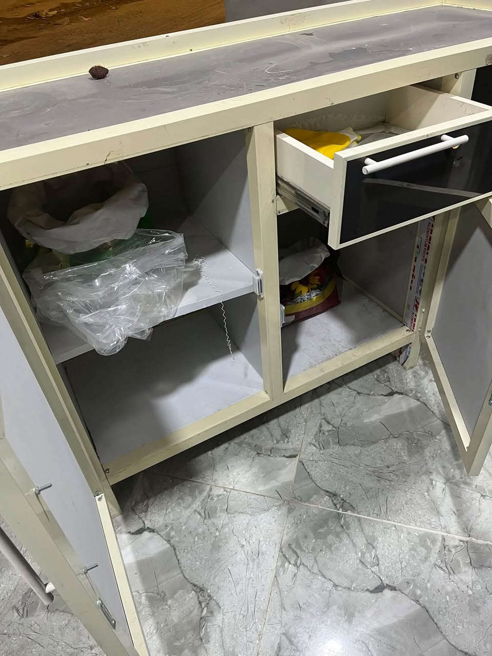 ميز كاشير • نضيف • ديالى الخالص