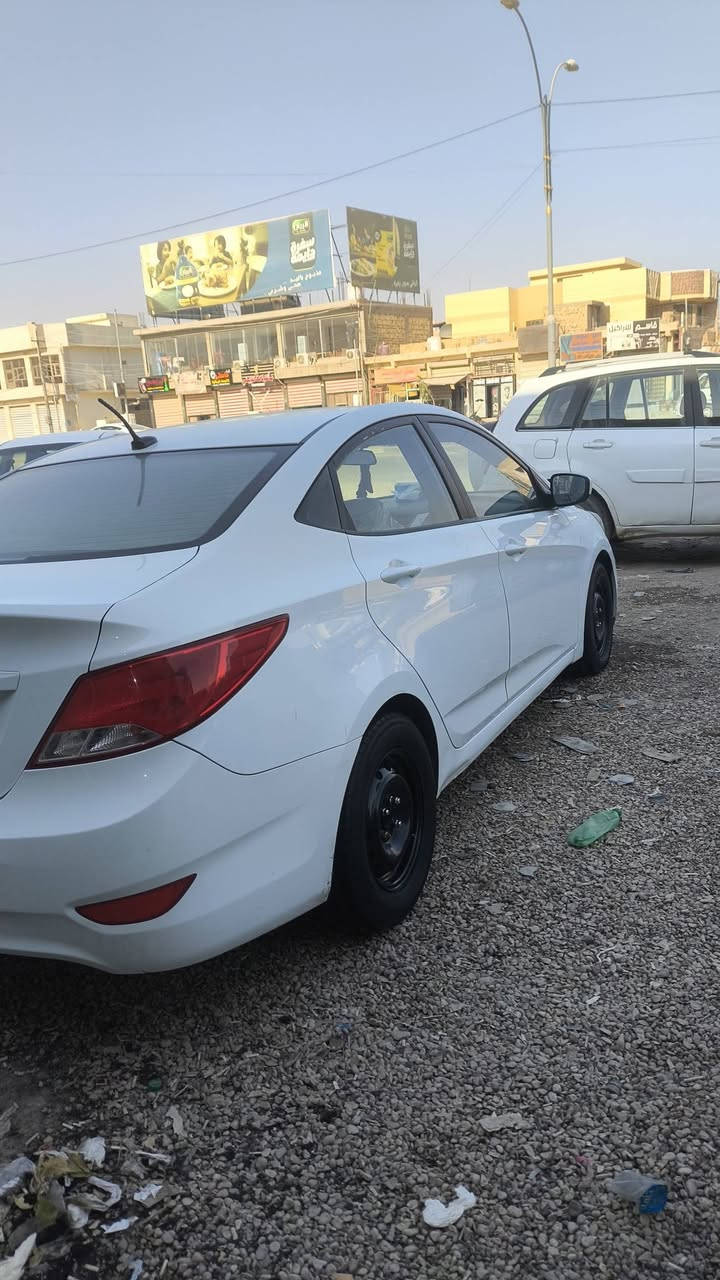 سلام عليكم  حبايبي هونداي اكسنت  امريكي  سياره الف و600 ضرر بنيد وجاملغ بي بارد بدون صبغ أما باقي لسياره كفاله عامه كير مكينه جديده مكاني بابل شراي يتصل***********
