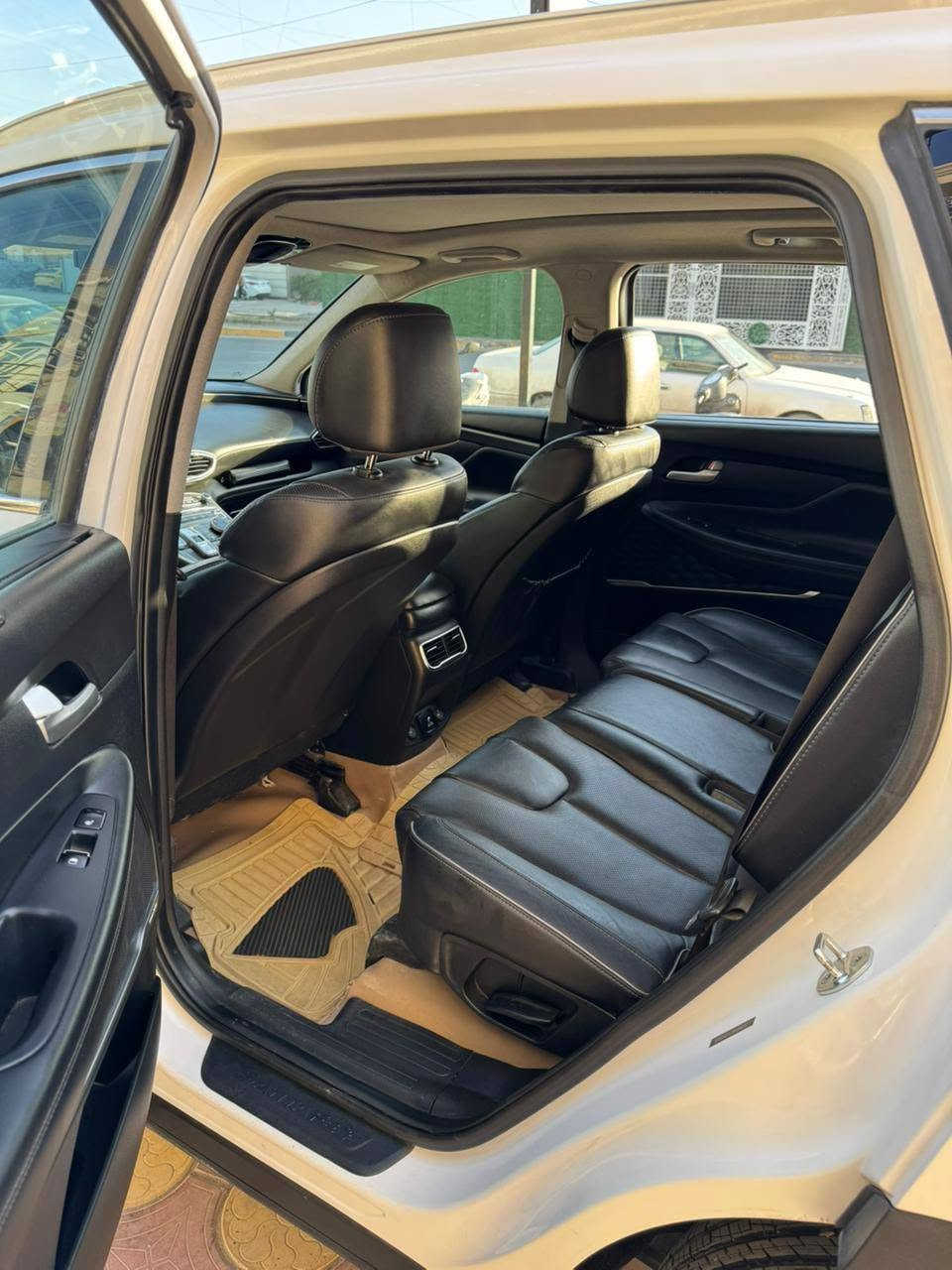 🚘 سنتافي 2023 Limited — فول مواصفات

🇺🇸 وارد أمريكي | 🇮🇶 مرقمة بغداد
🔑 تتقدم وترجع بالبصمة
🌄 بانوراما
📡 رادارات
📷 كامرة 360°
🎥 داش كام
💺 كشنات جلد أمامية وخلفية — تدفئة وتبريد
🖤 داخلية أسود
👥 5 راكب
🔥 فول مواصفات للأخير

⚙️ المحرك: 4 سلندر 2500 تيربو
📍 الممشى: 46,000 كم — تقريباً 28,600 ميل

🛠️ الحادث: جانبي خلفي

- الجاملغ الأيمن الخلفي مصلح
- الباب الخلفي مبدل أصلي
- الدعامية الخلفية نفسها، ما متضررة ومرجعة بدون أي خلل
- مكفولة لغد وشواصي على وضع الشركة

📸 صور الحادث موجودة خاص.

💰 السعر: 220 ورقة

📞 ***********
للتواصل ولكل التفاصيل: خاص أو اتصال.
