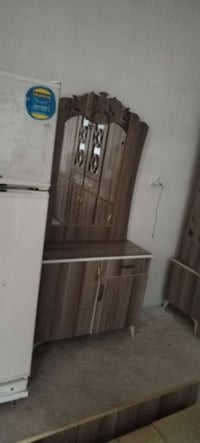 غرفه نوم نضيفه جدا مع كاونتر جديد مع كنفيره لوك جلولاء مدخل سيطرت المع...
