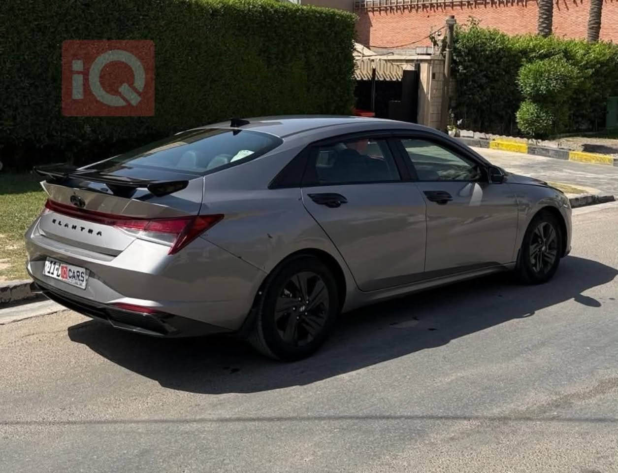 🚘 للبيع هيونداي إلنترا SEL 2023 وارد أمريكي
▪️ الموديل: Hyundai Elantra SEL 2023
▪️ المحرك: 2.0 لتر 4 سلندر ( 2000 دوش ) 
▪️ گير CVT أوتوماتيك
▪️ دفع أمامي
▪️ اقتصادية جداً بالوقود 

المواصفات:
✅ شاشة 8 إنج
Apple CarPlay و Android Auto ✅
✅ كاميرا خلفية
✅ تدفئة مقاعد 
✅ تشغيل بصمة (Push Start)
✅ دخول ذكي (Smart Key)
✅ مثبت سرعة
✅ تحذير النقطة العمياء
✅ تحذير الخروج عن المسار مع المحافظة على المسار
✅ تحذير حركة المرور الخلفية
✅ حساسات وأنظمة أمان متطورة
✅ مرايا كهربائية مع تسخين (Edmunds)
✅ ماشية 60 الف كيلو متر 
✅ دوشمة كشنات لون اسود جلد خياط راقي 
✅ اضائة led محيطية داخلية 
السيارة نظيفة جداً، استخدام شخصي، لا تحتاج أي مصروف، جاهزة للفحص بأي مكان . محافظ عليها حتى بانزين بس محسن افولها وهي محركها 2000 دوش يعني تشرب كلشي ، بس معتني بيها الى اقصى درجة . 

حادثها بسيط فقط چاملغ خلفي ايمن . موجود سونار كامل للسيارة ، نظام ايرباك كامل سليم ، شرط الفحص. 

السعر 14،700$ للاستفسار ( *********** )

نص مكتوب في الصور:
- iQ
- iQ CARS