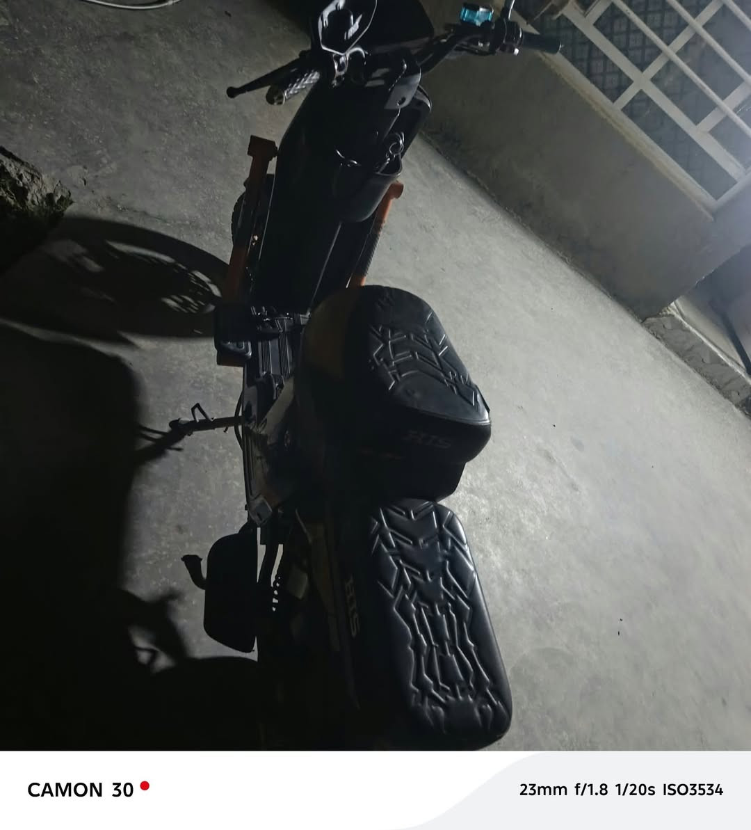 ب350وبي مجال ***********وااخاص مفتوح

نص مكتوب في الصور:
- CAMON 30 23mm f/1.8 1/20s ISO3534