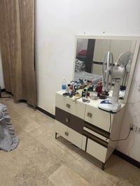 مراحب غرفه تركيه اصليه وتكمه معروضه للبيع نظيفه جدا مكانها بغداد الشعب...