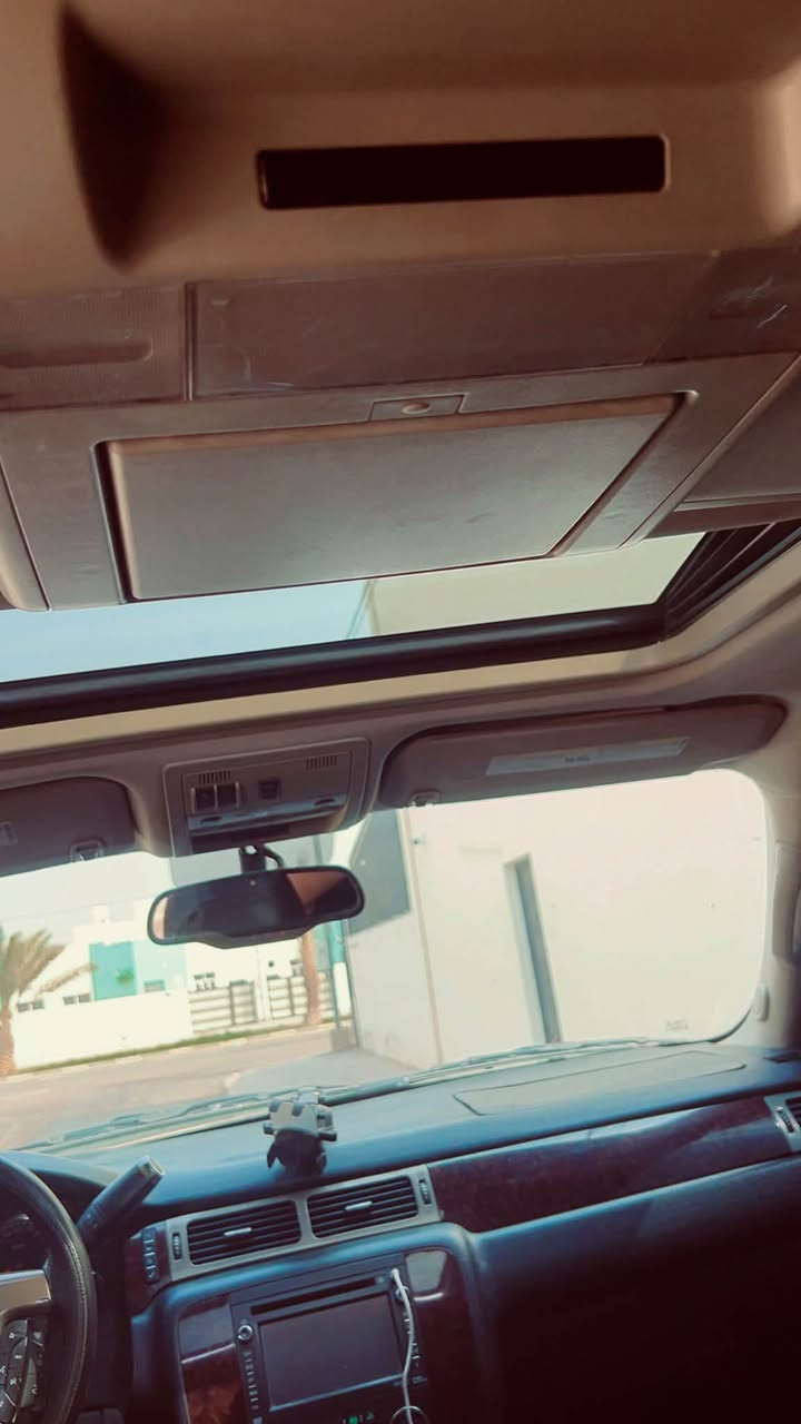 LI – موديل 2014 جمسي دنلي
🖤 اللون: أسود

المواصفات:

مكينة 6.2 V8 Vortec
كير أوتوماتيك 6 سرعات
نظام AWD للدنالي
نظام Active Fuel Management لتوفير الوقود
تعليق Denali متكيف مع تسوية خلفية
فرامل ABS ديسكات
نظام Stabilitrak وثبات إلكتروني
حساسات خلفية
كاميرا خلفية
نظام تحذير النقطة العمياء
تشغيل عن بُعد
تحكم بالمقود
مقاعد جلد فخمة
تبريد وتسخين المقاعد الأمامية
مقاعد أمامية كهربائية متعددة الوضعيات
ذاكرة مقعد السائق
مقود جلد وخشب
مقود مدفأ
تحكم أوتوماتيك بالمناخ 3 مناطق
تكييف خلفي مستقل
شاشة ونظام
Bluetooth + USB
نظام صوت Bose Centerpoint بـ10 سماعات
فتحة سقف كهربائية
مرايا كهربائية ومدفأة
إضاءة ضباب
زجاج مظلل
دعامات/عتبات جانبية
📌 ملاحظة مهمة: السيارة بيها قطعة صبغ فقط، بيه قبق الجنطه مفتوح والفحص مفتوح للمشتري حتى يتأكد بنفسه.

💰 السعر: [200
📍 المكان: [النجف الاشرف]
📞 الاتصال:***********
بيع فقط

دنالي ن
