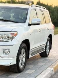لاندكروز 2011 السعر 295 رقم بغداد الجديد بسمي  مكفوله كفاله عامه ماعدا...