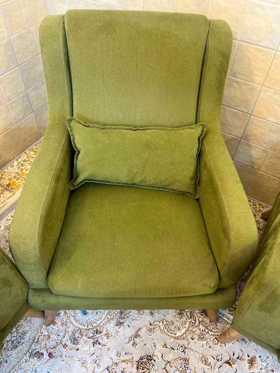 تخم تسعه مقعد هوم سنتر نضيف جدا ثنين منهن ينفتحن يصيرن اريكه المكان بغداد علي صالح مقابل مرور طوبجي سعر 600وبي مجال بسيط 
رقم ***********
واتساب
