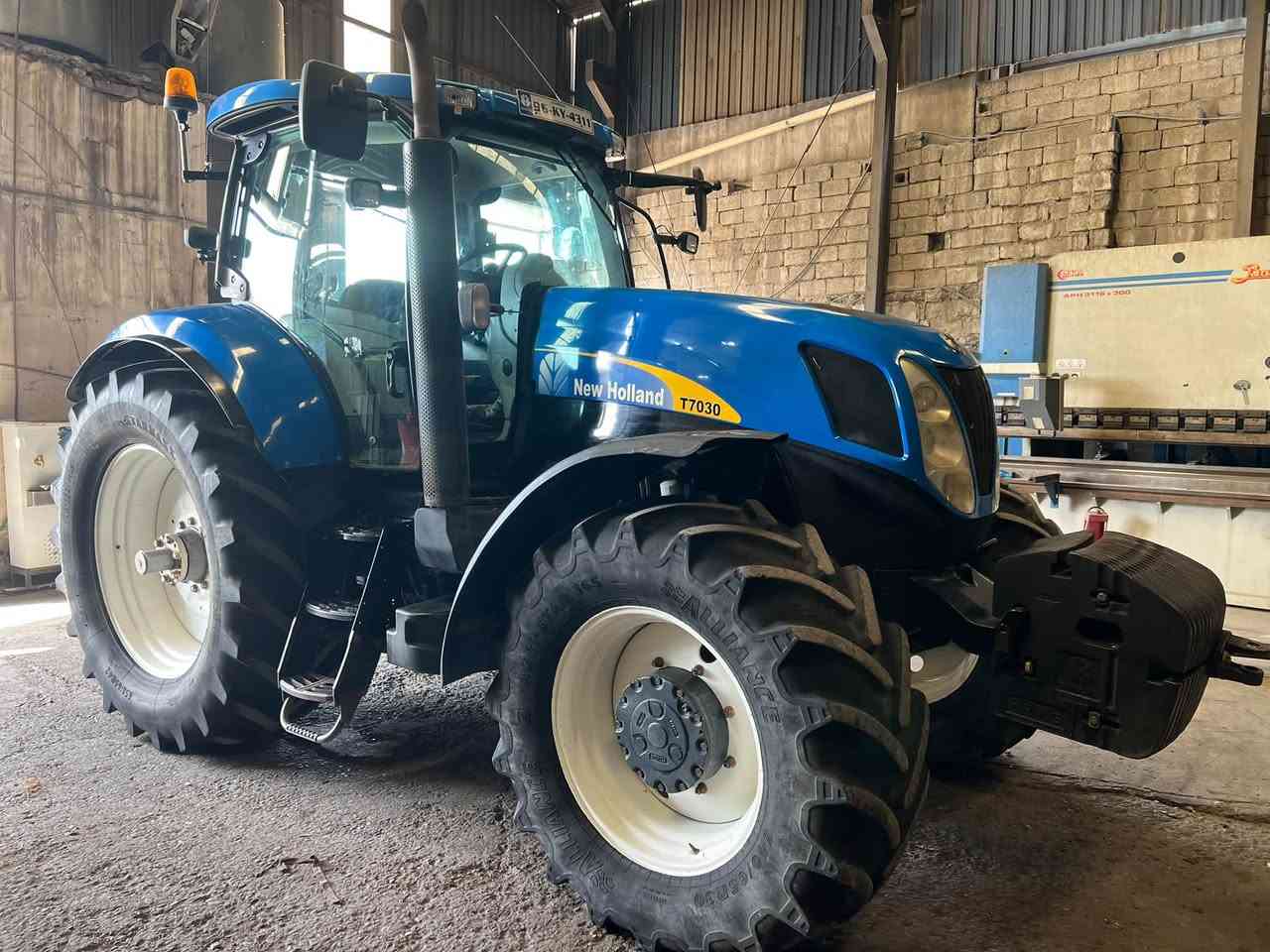البیع نیهولند T7030 کیر عسا مودیل (2008)
(***********)

