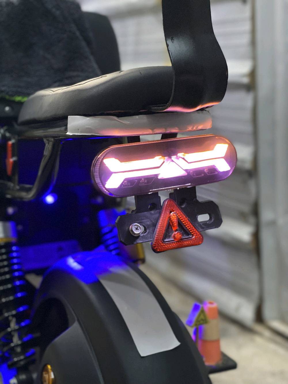 🔥🏍️ للبيع | دراجة كهربائية موديل 2026 🏍️🔥

✨ أناقة • قوة • مواصفات متكاملة ✨

دراجة كهربائية بتجهيزات مميزة وتصميم ملفت، مناسبة للي يريد دراجة مرتبة بمواصفات قوية:

🔹 نظام R
🔐 نظام مانع للسرقة
📱 نظام بلوتوث
💡 لايت عالي بإضاءة قوية
↔️ أشاير يمين ويسار
💡 إضاءة عالية وواضحة
⚙️ ملف نحاس حقيقي
🔋 5 بطاريات ونلي الأصلية والكبيرة
⭐ تجهيزات ونلي الأصلية

🏆 موديل 2026 — مواصفات مميزة وشكل فخم

📸 الصور توضح حالة الدراجة وتفاصيلها.

تواصل واتساب فقط دون اتصال
***********