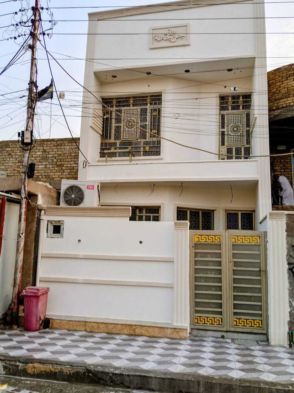 بيت طابقين • ١٠٠م • طابو صرف