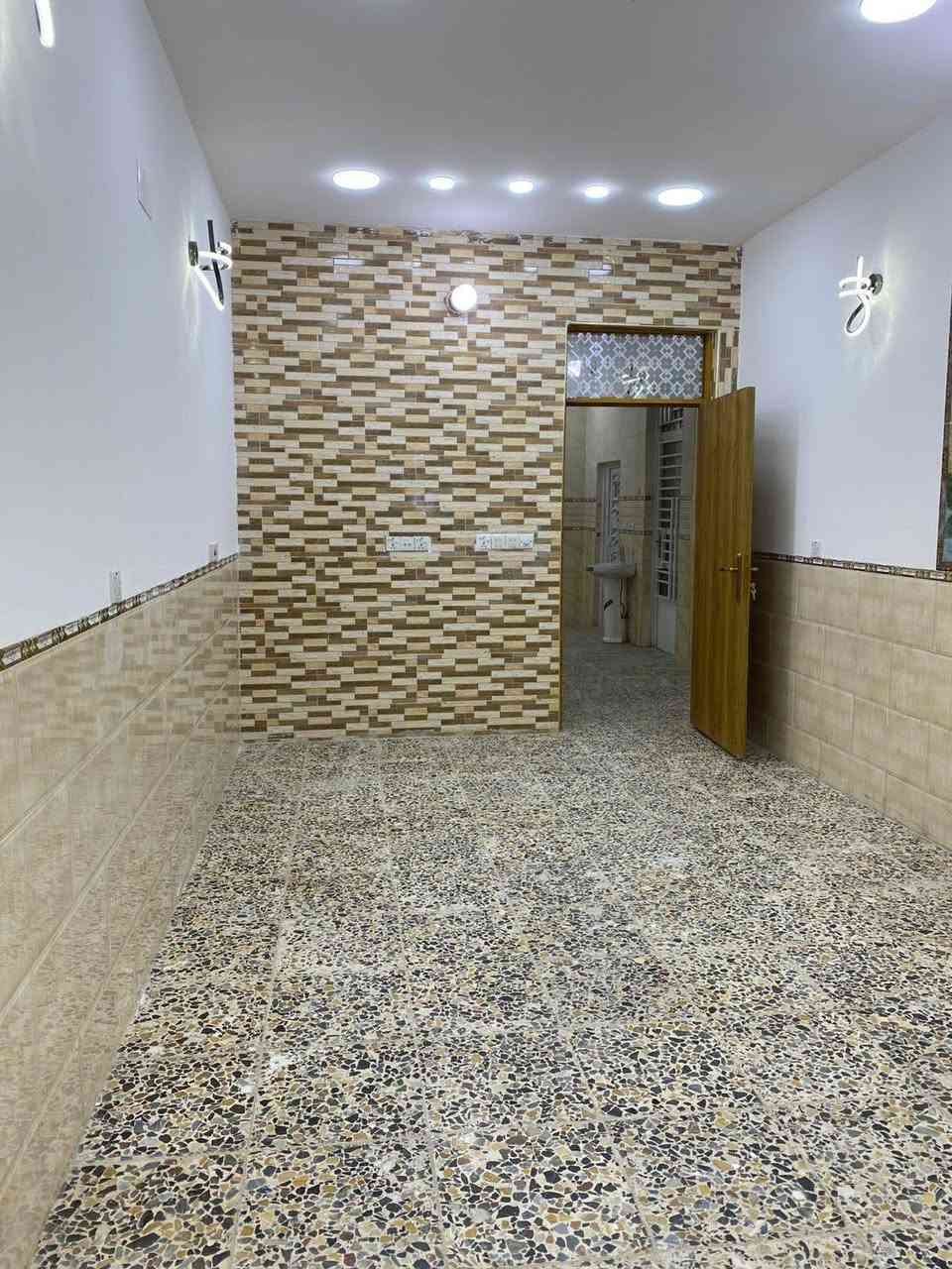 السلام عليكم
دار للبيع سعر ٨٥ وبي مجال بسيط
المساحه 150 متر الواجهه 6 ونزال 25
عقد زراعي ١١٧ بناء طابوك جمهوري
المكان بغداد بوب شام زراعي بيت ضيفان 
البيت قاط ونص يحتوي على ستقبال و مطبخ وصحيات غرف نوم العدد 2 

خدمات كامله 

الاستفسار على👇
***********
***********
