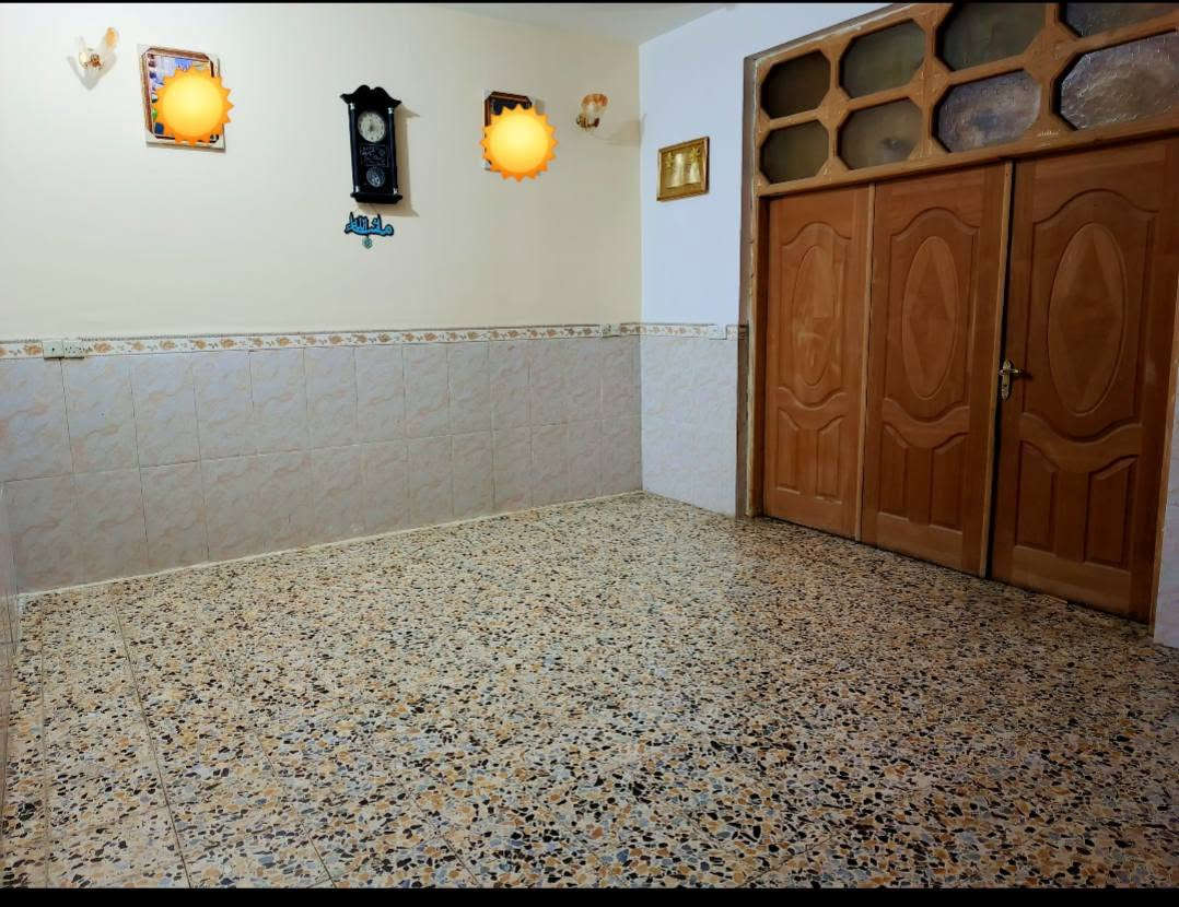 سلام عليكم دار للبيع مساحه 200م طابو ملك صرف باأسمي بناء طابوك صب كونكريت مسلح 
طابقين 
يحتوي على كراج سياره كبير + مطبخ + هول +استقبال + 4 غرف نوم طابق أول طابق ثاني + مجمع صحيات داخلي وخارجي #الموقع بكرلي جهه الفنانين قرب صوره الإمام علي السعر 235 وبي مجال رقم هاتف ***********
