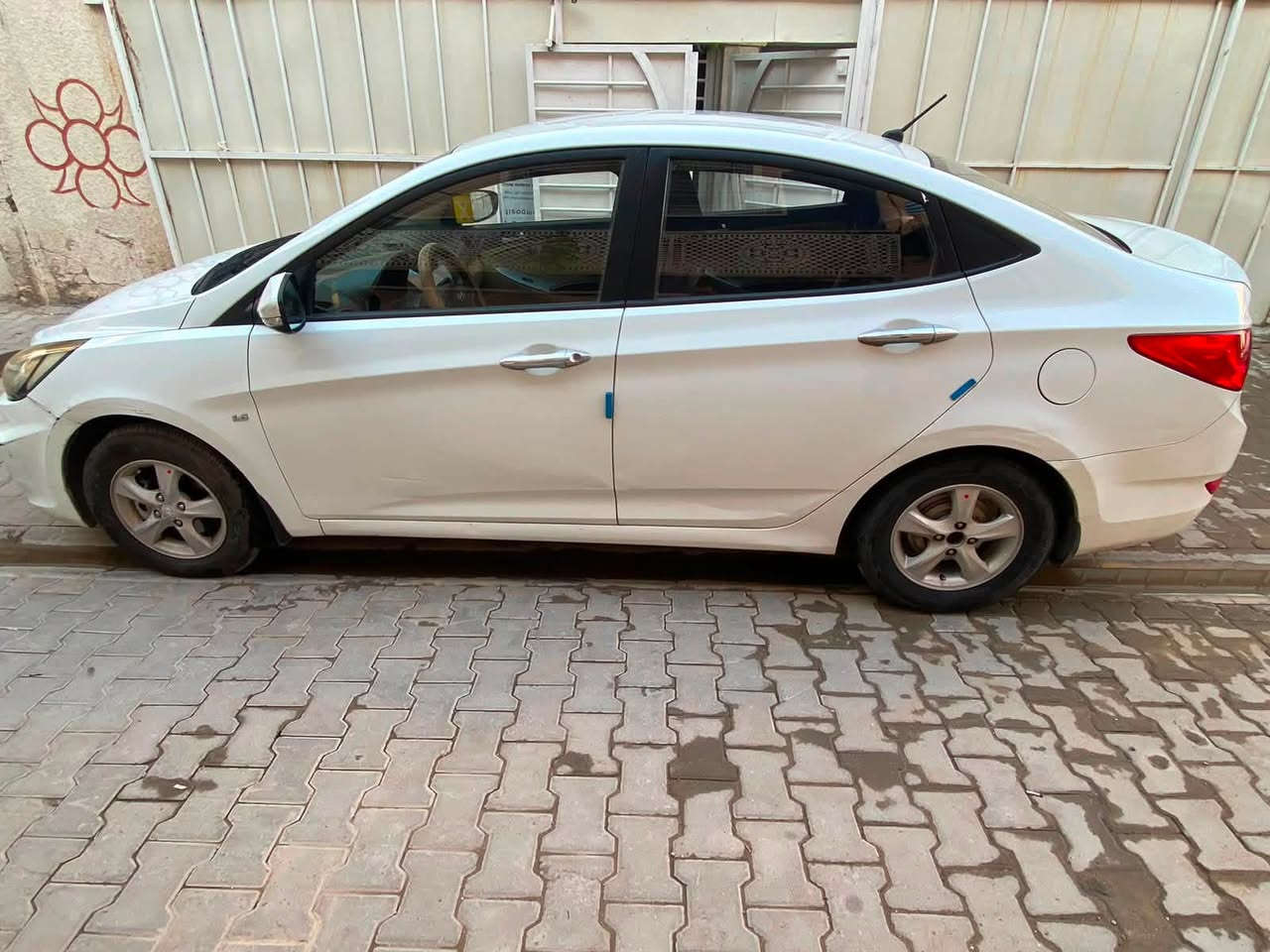 للبيع هيونداي أكسنت 2013 خليجي – الشركة العامة

* رقم بغداد (الرقم الجديد).* .
* جديدة ونظيفة، بدون صبغ أو ضربات، فقط بيها دجة بسيطة تحتاج تصليح بارد بجانب باب السائق من الخلف.
* الدائر من الجامغ الخلفي، وكل شيء موضح بالصور والفيديو.

المواصفات:

* محرك كبير بحالة ممتازة.
* تبريد ثلج.
* تايرات جديدة.
* بطارية جديدة.
* الممشى: 138 ألف كم.
* حجم المحرك: 1600 سي سي.
* تحكم ستيرن.
* شاشة Android + كاميرا خلفية.
* حساسات خلفية.
* ويلات كب.

السعر88$

مكان السيارة: بغداد – الاسكان .

***********
