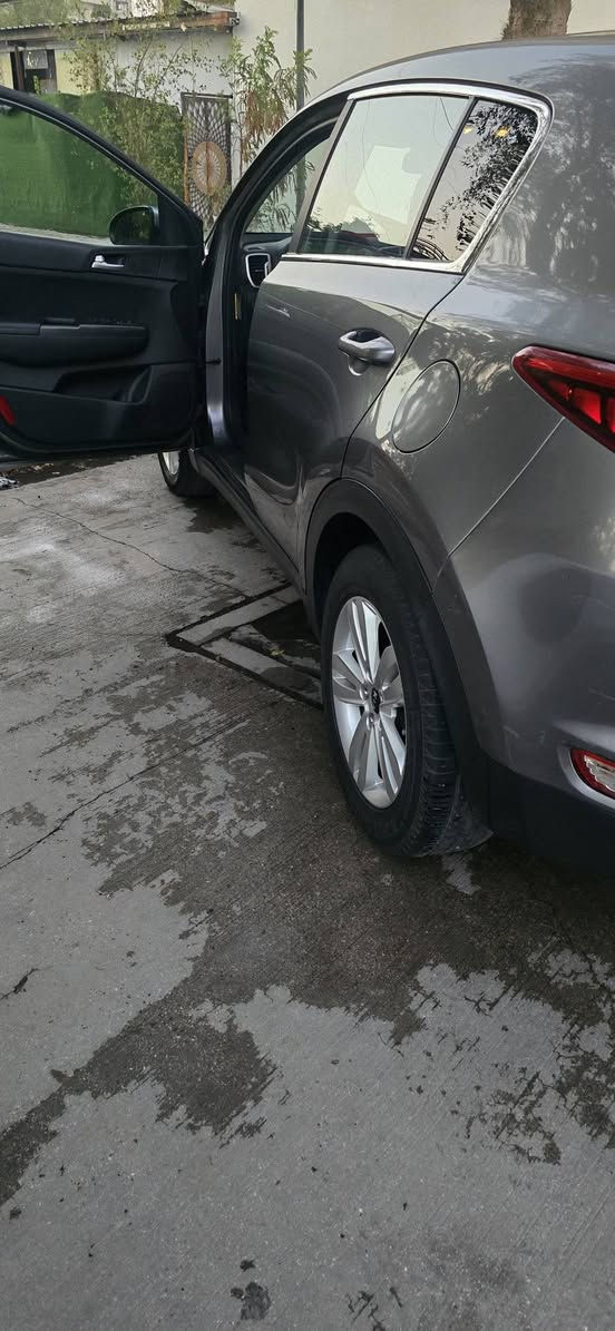 سلام عليكم سبورتج للبيع وارد امريكي باب خلفي سياره جديده بغداد باسمي السعر المطلوب ١٤٠ وبيها مجال قليل هاتف ***********
