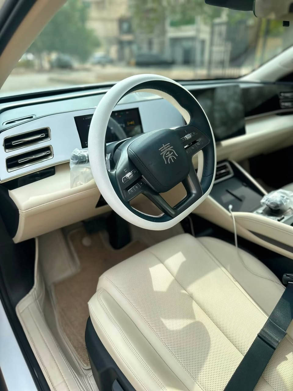 #اخت_الزيروووو
بيوايدي 2025
كن ال  QinL 
بصمة  تشغيل عن بعد+كراسي جلد
13كامرات +كامرا3D
حساسات 12
12 ايرباك 
بطارية 80
شاشة كبيرة 
خزان وقود65
ارضيات تفصال شركه 
وباقي المواصفات معروفة 
ماشية٨الف حقيقي
اتو بارك تطبك وحده
محدثه وكل البرامج نازله 
السياره مكفوله
مرقم بغداد بسمي
المكان بغداد
الشراي يتصل مااجاوب رجآ رجآ
***********
