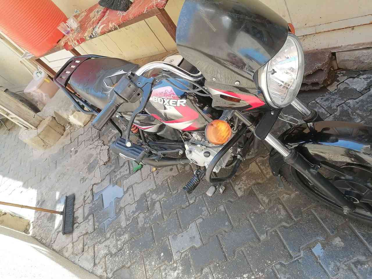 سلام عليكم دراجه بوكسر موديل 2023 كلك مكفوله الدراجه نضافه خير  من الله والله لو ما محتاج فلوس ما بيعهء كلش مستعجل علا البيع السعر ٧٠٠ وبيها مجال  رقم تصل ***********
