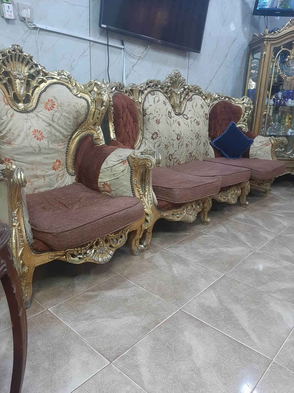 السلام عليكم تخم زان مصري للبيع ١٠ مقاعد السعر ٦٠٠ مكاني المنصور متواجد واتساب ***********
