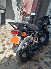 بوكسر للبيع حجم ١٥٠ موديل ٢٣ محرك يعتبر زيرو علسحك ٢٠٠٠ رقم ديالى سنوي...