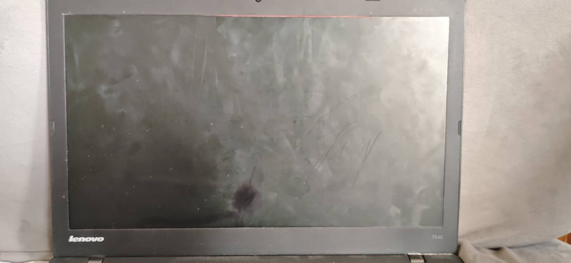 حاسبه لينوفو للبيع
مشكتلها الشاشه طافيه بيها ضربة 
ملحقاتها شاحنه فقط 
تواصل *********** واتساب
