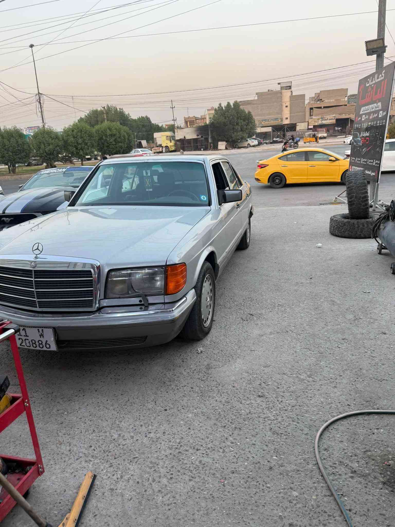 السلام عليكم مارسدس جامبو  موديل 89باب قصير وارد امريكي السياره جاهزه مصبوغه حزام لجماليه تبريد صدر خلفي امامي تخم تاير بغداد هزه جديده تحويل مباشر بيع فقط سعرها 60وبيها مجال ***********مكاني بغداد الغزاليه
