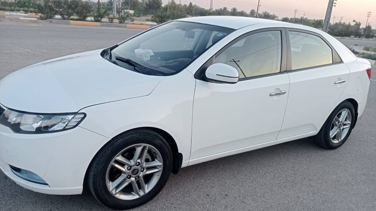 للبيع سيراتو مكينه الفين سياره نظيفه وبسمي مال جناي كير مكينه خير من الله مكفولات بيها جامرلغ خلفي صبغ السعر 98 وبيها مجال للشراي المكان بعقوبه التحرير للاتصال بلرقم ***********
