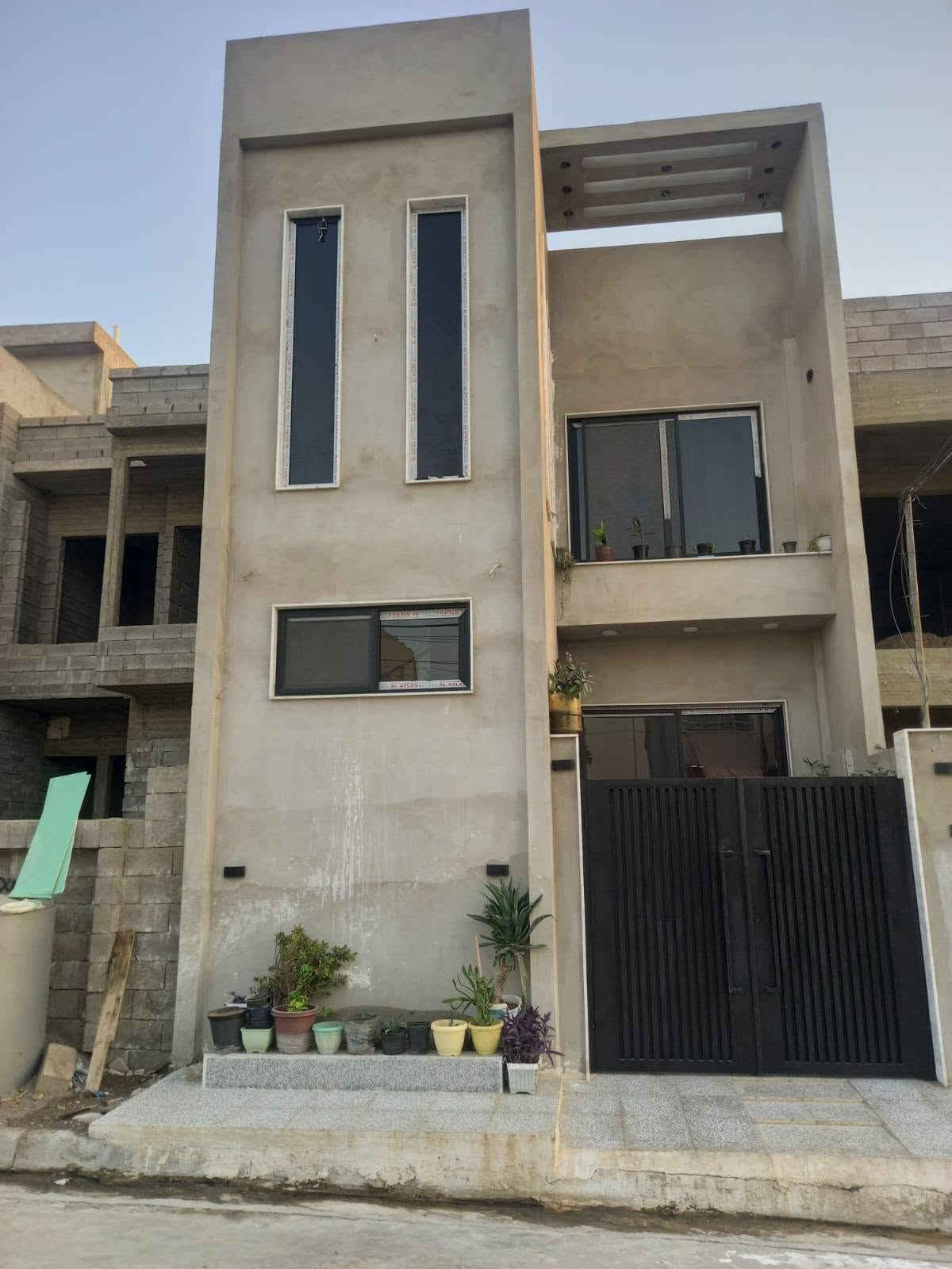 دار بالتعليم ١ هيكل للبيع ١٥٠ متر طابقين وبيتونة سكني طابو الزهور العمق ٢٥ الواجهة ٦ *********** واتس اب التفاصيل ٥ غرف
