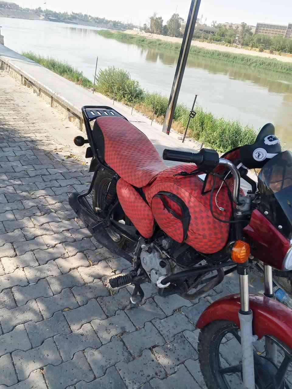 سلام عليكم
دراجة بوكسر للبيع 
مابيهة اوراق يعني كلك
الدراجة مديل 2021
كهربائيات كلهة شغالة 
بس السلف مالتهة واكف 
اشاير لايت امامي بك لايت كلوبات دشبول هورن  كلهن 
شغالات او بيهة زنجيل ربل جديد وتاير امام جديد
مكينة الدراجة خرسة مجفتة قبل شهرين يعني 
شلعة او معدل  بشرط ترايك للبصرة 
خير من الله السعر 750
مكاني بغداد شارع حيفة 
للاستفسار ***********
الدراجة بدون اوراق
