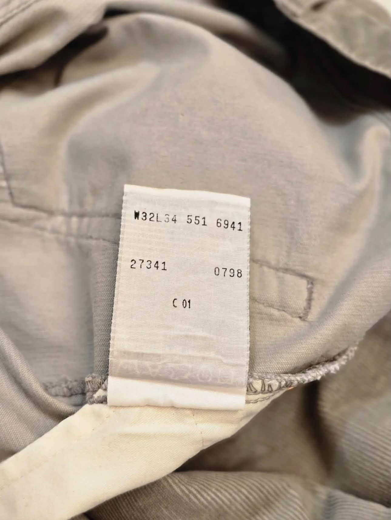 بنطلون مخمل مضلع قديفة كلاسيكي من انتاج شركة Levis
القياس 32 
طول 114
السعر 25 
النظافة 100%
للحجز خاص او واتس اب ***********
