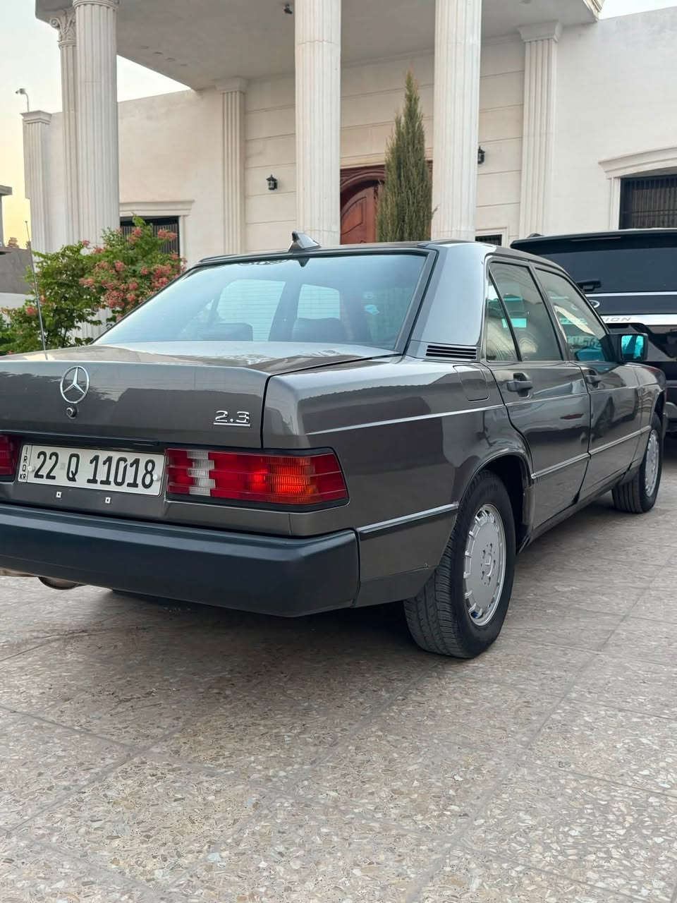 مرسيدس طيارين حجم 230 كير اوتوماتيك فول مواصفات تبريد بلادي دخول جديد رقم أربيل موديل ١٩٨٤ مكفولة من الحادث والضربة والتبديل سيارة عالبلاد محرك وكير وتبريد وكهربائيات وصدر وتايرات ومنضومة بانزين خالية من اي نقوصات شواصي ولغود وتكم كلها بلادية حتى سبير الشكركة بعده بيها السعر ٦٢ ورقة مكان السيارة بغداد / الكرخ للاستفسار ***********
