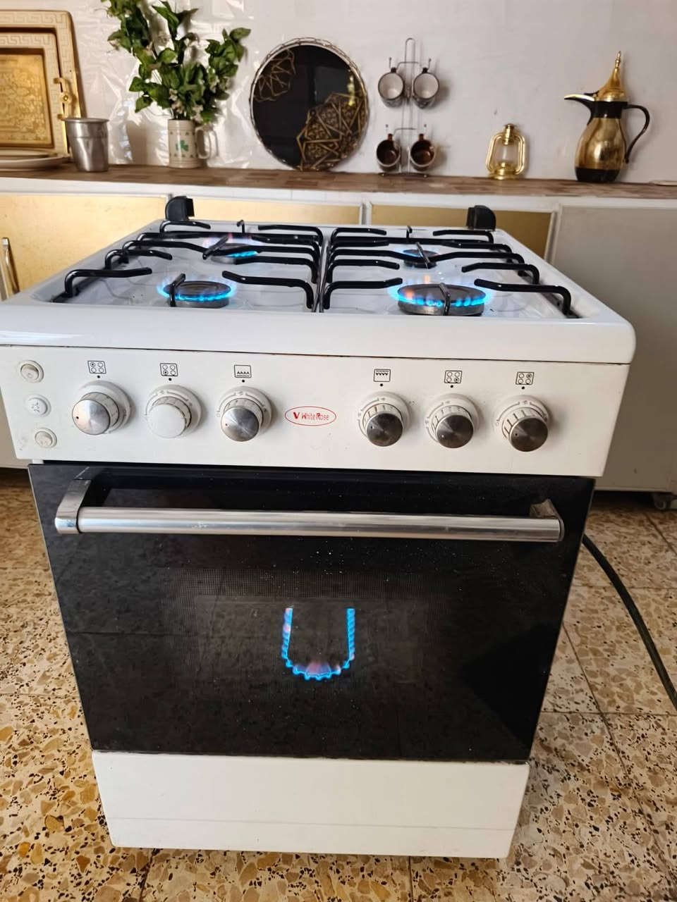 طباخ لبيع سعرهة ب80 الف مكاني بغداد *********** عندي وساب
