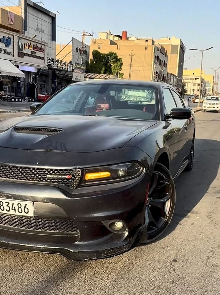 دوج جارجر ٢٠١٩ جيتي اصل رقم بغداد بأسمي جاهزه كير مكينه حداديه تايرات حادثه بارد فقط بالجاملغ مكفوله من الفتح والصبغ والتبديل شواصي لغود ايرباك كفاله عامه ماشيه ٤٠ 
***********
رايدها 97
