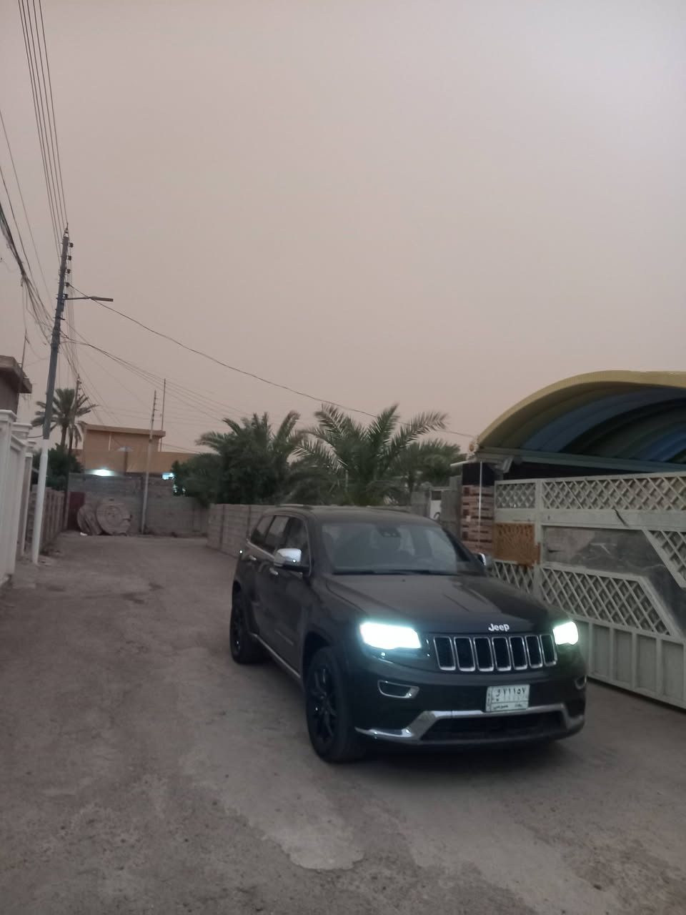 السلام عليكم للبيع سيارة جيب سومت 2015 وارد امريكي فول مواصفات دبل رادار كامرة حساسات نقطة عمياء تشغيل عن بعد أعلى فئه بل جيب ***********
