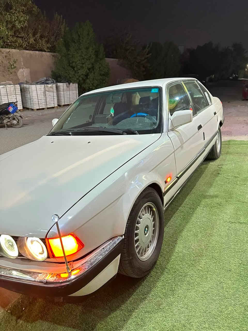 السلام عليكم 

بي ام دبليو موديل ٩٣ الحجم ٧٣٠ الباب الطويل iLرئاسي كير ومكينة ياباني ٦سلندر السعر ٤٥ وبيها مجال حك الجية

مكلف بالنشر صاحب السيارة موجود وهذا رقمه اتصل بيه
واتساب او رصيد بكيفك 
***********
