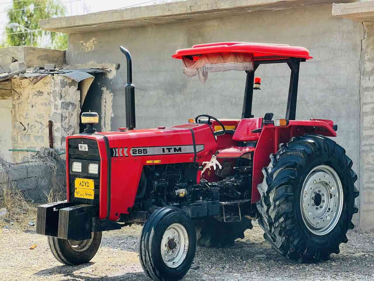 بۆفرۆشتن .. ... . .. . . تراکتۆری حجم 285...... 2012
گێڕ و مەکینەو ئەکسلی بەشەرت ..بێ مەسرف . 
ڕەقەم و سەنەوی سلێمانی .... بێ لیک و بێ چەوری .. 
زۆر خوێنە بێ سبوغ.. هەموو گیانی  بەشەرت .. 
شوێن .. ناحێی سەرقەڵا... ***********
