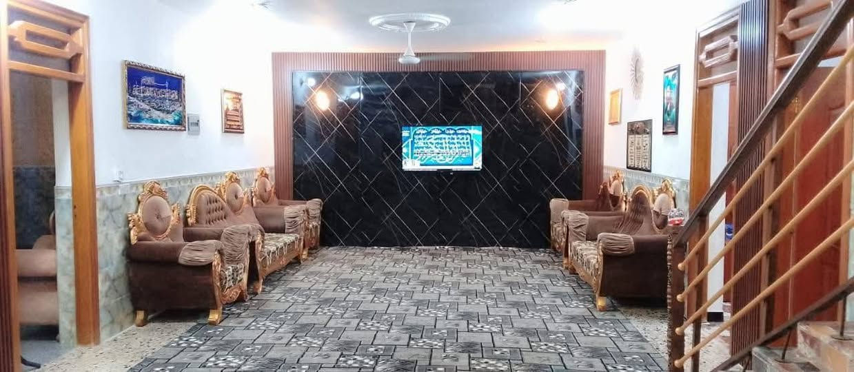 سلام عليكم بيت للبيع مساحه 300  بيت حديث طابوك جمهوري يحتوي. على غرفتين  . وصاله. وستقبال. ومطبخ.  بيت مرتب وكامل معه  اثاثه...  عنوان البيت العزيزيه مقابيل مدرسه صينيه مال سياسين... الاستفسار... على...هاذ الرقم ***********
