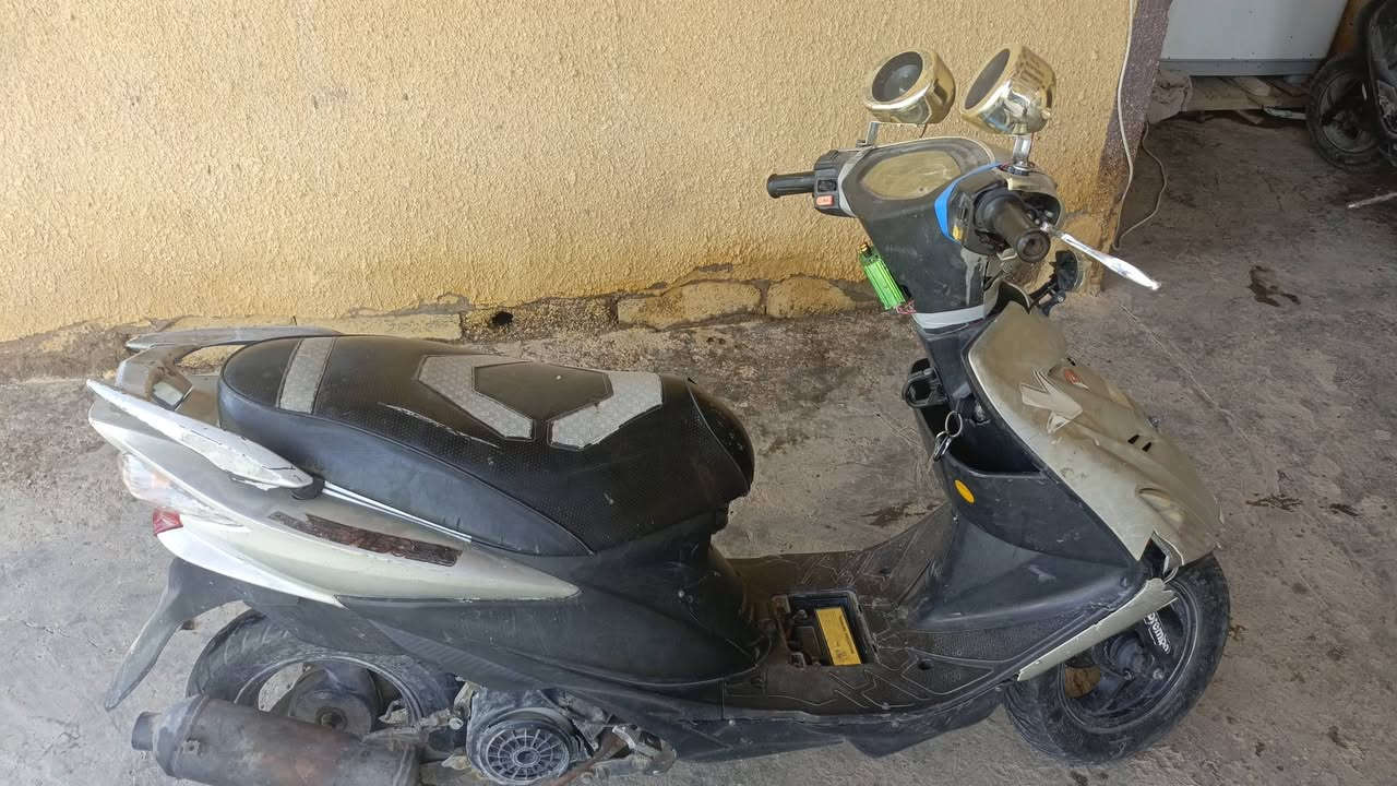 سلام عليكم دراجه اف اس صيني للبيع سرعه 120 سعر 200 وبيها مجال (***********)
