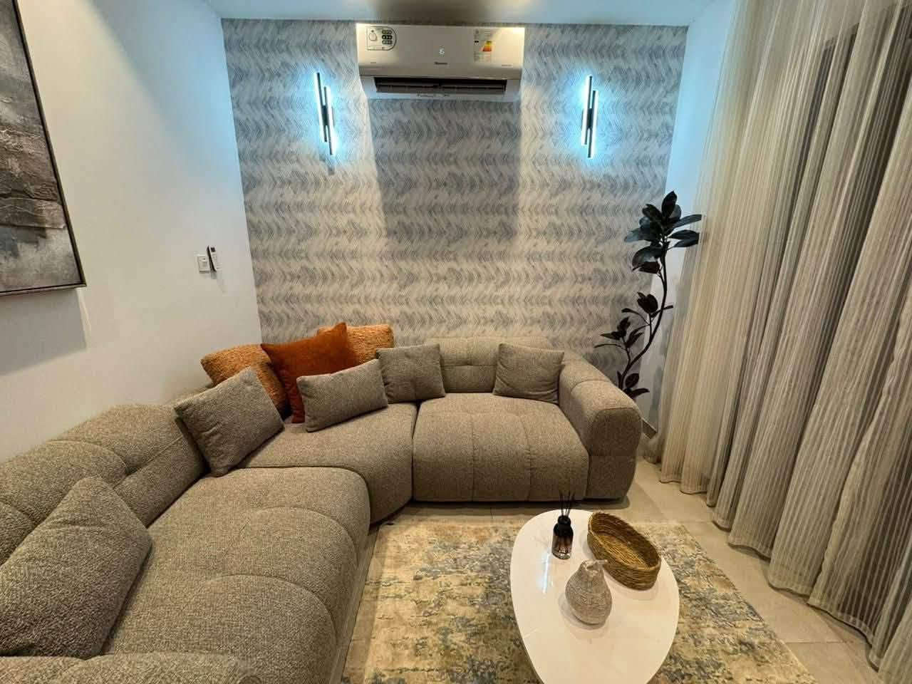 فرصة تملك ذهبية في مجمع اللؤلؤة السكني.... مع خصم عل اخر وحدات متبقية   ***********⸻
📍 الموقع: كربلاء – طريق الحر، قرب  المستشفى التركي

ولفترة جدا محدودة بواقع 200 متر

🏡 امتلك بيتك الآن بأقساط مريحة ومميزات تناسب الجميع:

المشروع يسلم بعد سنة  من التعاقد 

🔹 مقدم: 35 مليون

🔹 دفعة مفتاح: قابلة للتفاوض 

🔹 قسط شهري: 750 ألف لمدة 48 شهر

🔹 مبادرة: 114  مليون

💰 السعر الكلي: 245 مليون

📞 للحجز والاستفسار:

⸻http://wa.me/9647767624776

♨️♨️ ملاحظة مهمة جدا ♨️

ألية الدفع قابلة للتعديل بما يناسب وضعك المالي ...
