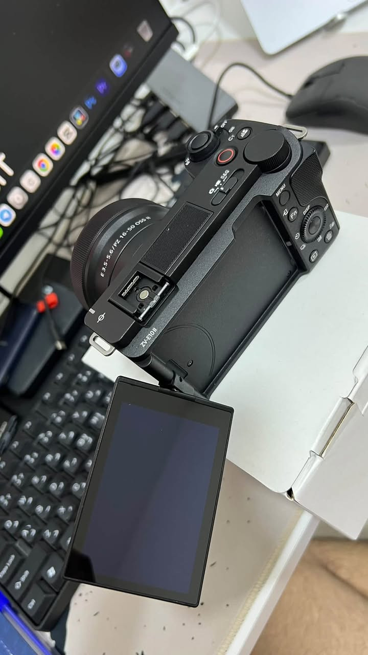كامره سوني ZV-E10 II الجيل الثاني 
شترها 1K مع عدسة 16 
كارتونه وغراضها كاملة 
تصور 4K ستين فريم لوك 
سعرها ملوين و400
***********☎️
