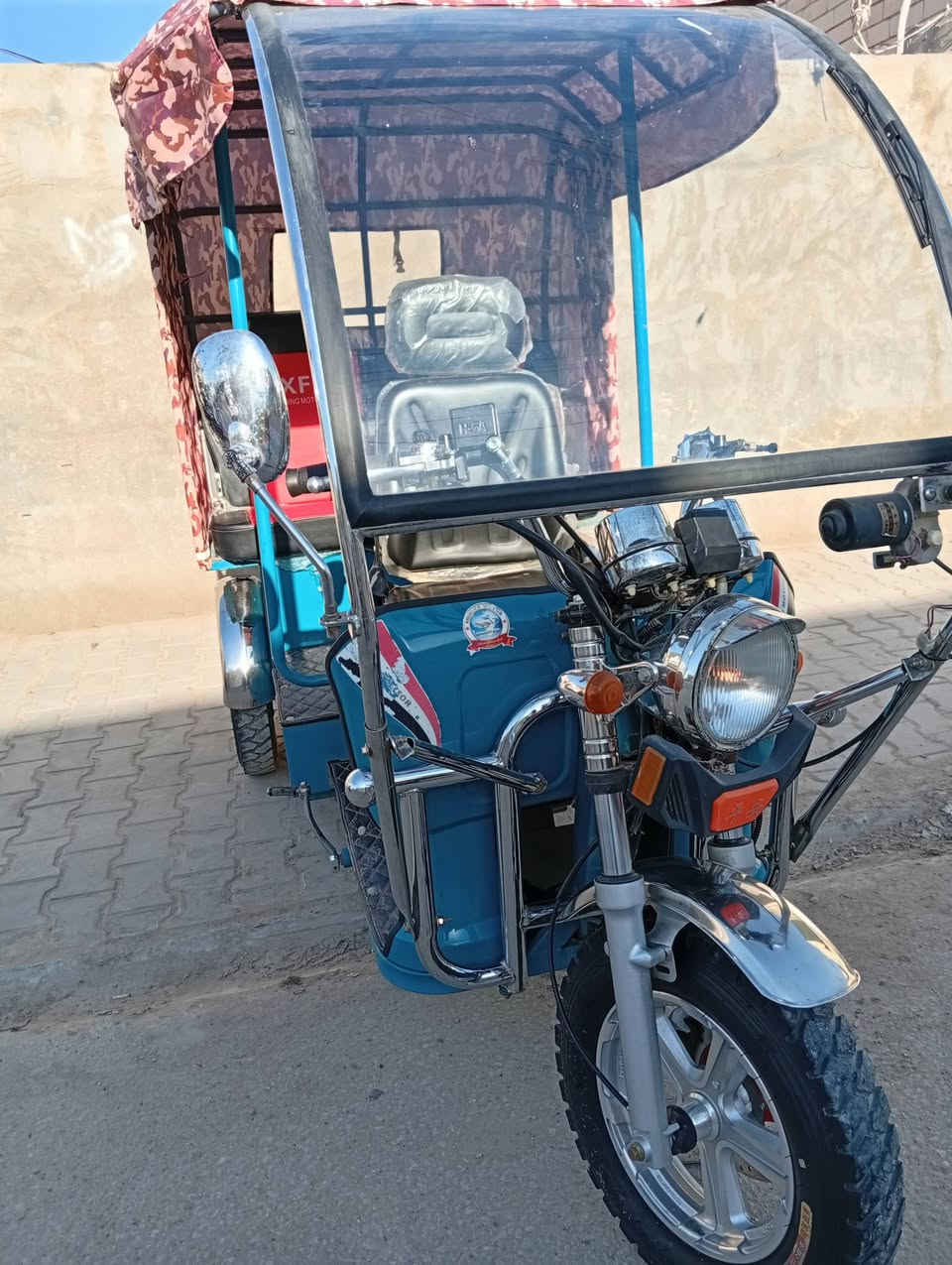 السلام عليكم تكتك للبيع لون سمائي   تكتك نضيفه حيل أخذه ويريد يبيعهة محتاج فلوس تكتك اوراق أصولي وتترقم بل مرور وتكتك ما عايزة برغي ونضافتهة 100/100 تجي وشوفهة وتفحص صارلة شهرين من أخذه من الوكيل  سعره التكتك 3 ونص وقابل للتفاوض  مكان نجف حي ميسان موجود خاص واتساب استفسار أكثر تفاصيل اتصل الهاتف ***********
