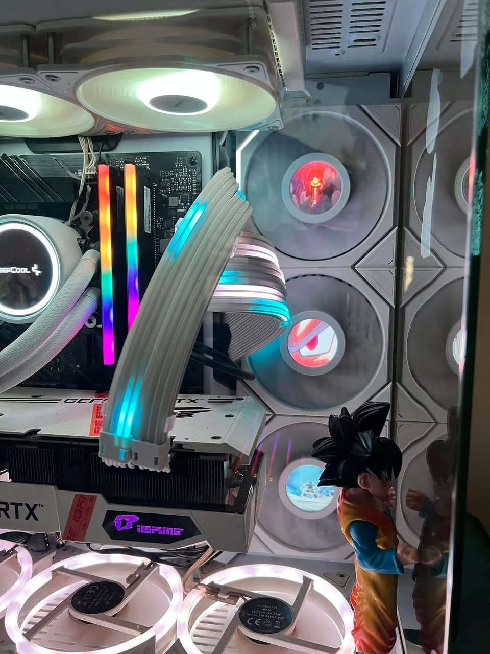 معالج Cpu : cori 7 10th 10700
كارت شاشةGpu : igame colorful 3070ti 
 رامات Ram : auras 8*2 3333mhz 
 المبرد Cpu cooler : deep cool v2 240mm
 المذر بورد M.B B460 H high performance 
باور سبلاي P.s 1000 msi
شاشة صغيرة داخل الكيسDisplay 7inch 60hz touchscreen 
 شاشة Display 27 inch 120hs 1080 sades

 Samsung Odyssey G7 32inch شاشة

SSD m.2 1T واحد تيرا
Hard 4T الهارد ٤ تيرا 
الكيس Case : xigmatich aquaris plus 

‏Extinction cabel for gpu and cpu power عدد ٢
Van lianle 3 display  ٣ مراوح ليان لي ام شاشة 

keyboard كيبورد مرتب وايرلس 

Shortcuts panel زر اختصارات ابو ٦
Camera emeet 4K كاميرا

headphones razer سماعات رايزر 

microphone Fountechمايكروفون من شركة فاونتك 

ميز ١٢* ٦٠
microphone Fountechمايكروفون من شركة فاونتك 

ميز ١٢* ٦٠

#ملاحظة ابيع شلع ما ابيع قطع 
اسباب البيع ماعندي مجال الها لان موظف وصاحب دوام 
الاستفسار 
سعر ٢.٢٥٠.٠٠٠ مليونين و٢٥٠ 

***********
