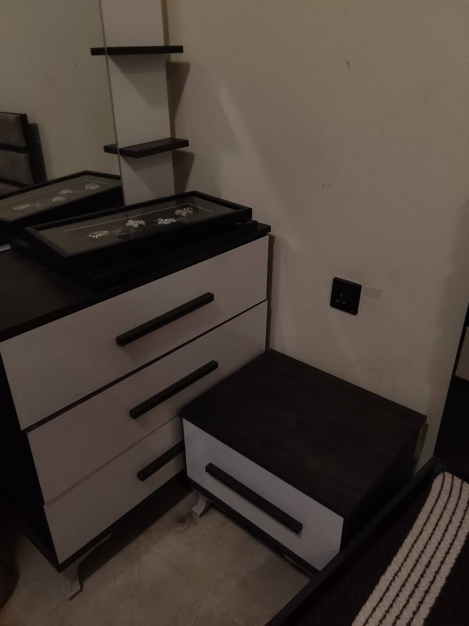 للبيع: سرير غرفة نوم بحالة ممتازة وبشكل عصري أنيق 🛏️🔥
للتفاصيل والاتفاق، يرجى مراسلتنا على هذه الرقم 
***********
