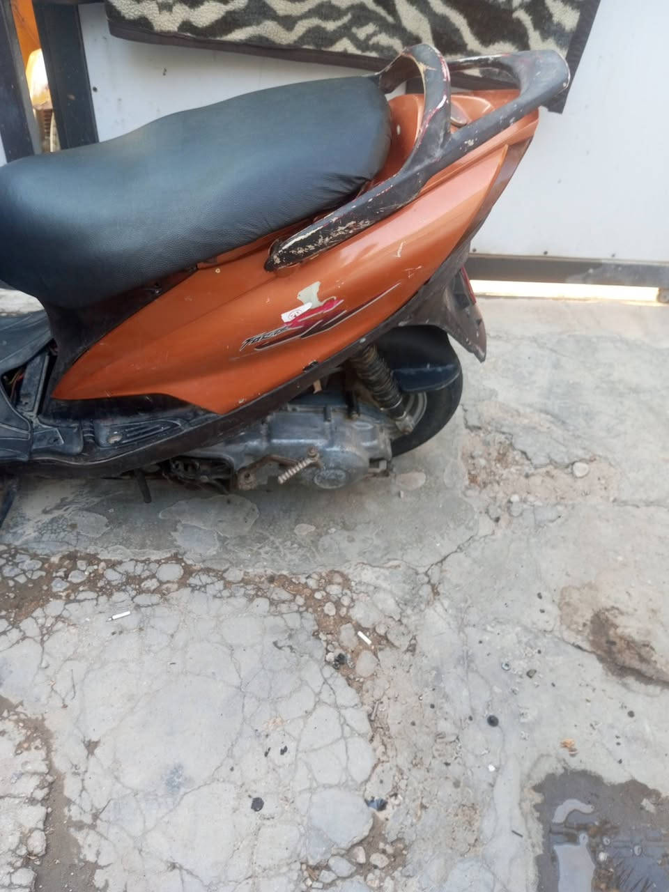 ثعلب 140 للبيع
الدراجه كامله تشتغل هندر 
السلف كامل وشغال 
نقص الدراجه فقط باتري 
الدراجه مال روحه وجيه الشغلك احسن من الكراوي 
العنوان بغداد الأمين الثانيه 
السعر 200 الف 
مامتواجد ع فيس 
***********
واتساب وتصال موجود @
