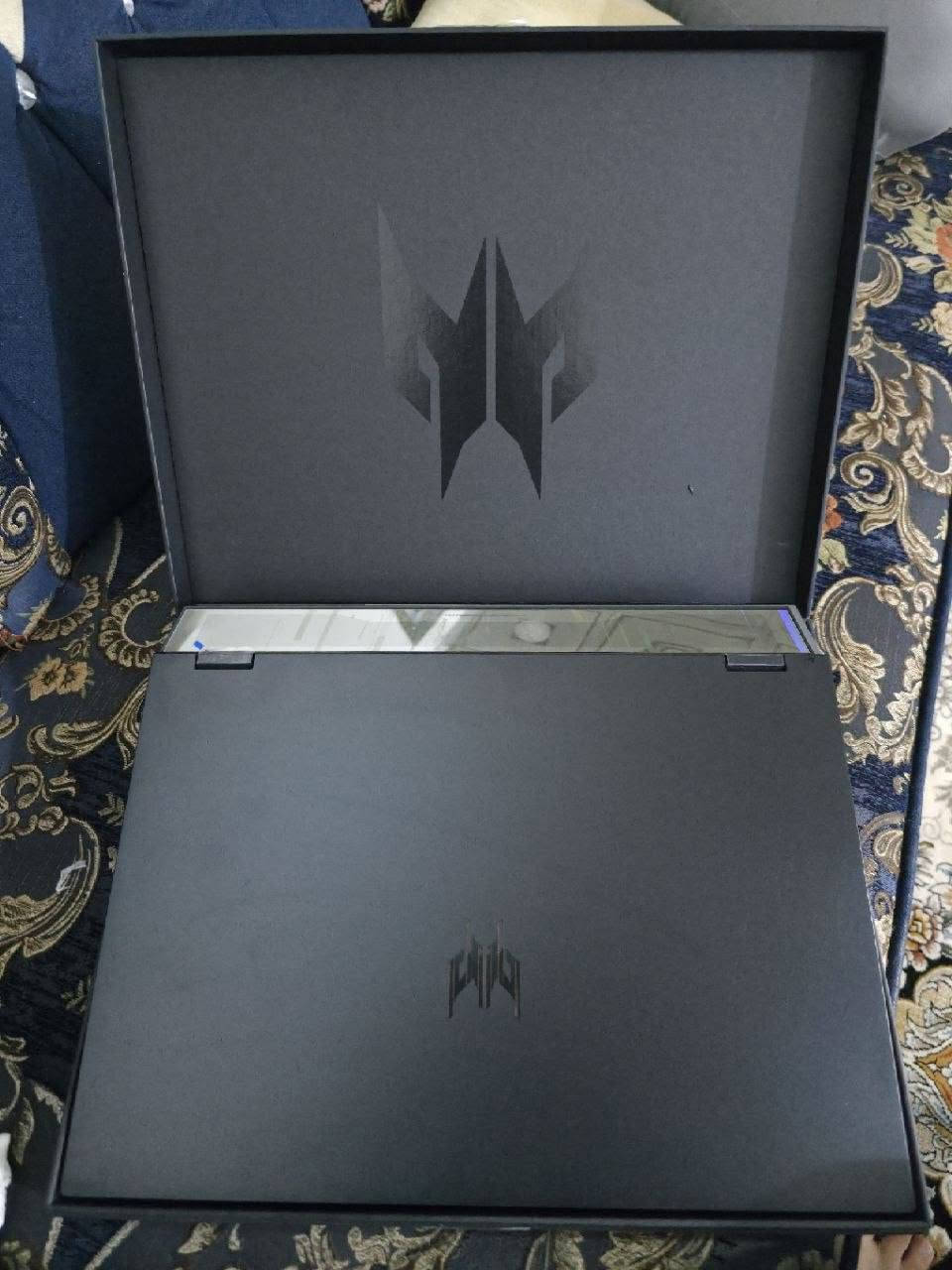 Acer Predator Helios 16 AI OLED – RTX 5090
الموديل: Predator Helios 16 AI PH16-73-92V4
المعالج: Intel Core Ultra 9 275HX
24 نواة / 24 خيط – يصل إلى 5.4GHz
كرت الشاشة: NVIDIA GeForce RTX 5090 Laptop
ذاكرة الكرت: 24GB GDDR7
استهلاك الكرت: حتى 175W يعني أقصى اداء
RAM: 16GB DDR5 6400MHz
التخزين: 1TB PCIe Gen 5 NVMe SSD
الشاشة: • 16 بوصة OLED
• WQXGA 2560×1600
• معدل تحديث 240Hz
• زمن استجابة 3ms
• 100% DCI-P3
• NVIDIA G-SYNC
• نسبة 16:10
الاتصالات: • Wi-Fi 7
• Bluetooth
• LAN حتى 5Gbps
• HDMI
• USB-C / Thunderbolt
• USB-A
• قارئ microSD
التبريد: Predator AeroBlade 3D الجيل السادس
كيبورد: RGB لكل مفتاح + MagKey
البطارية: 90Wh
الشاحن: 330W
الوزن: حوالي 2.65–2.7 كغم
النظام: Windows 11 Pro
السعر 4.6500
***********
مستخدمه ٤ ايام 
ضمان سنه كامله
