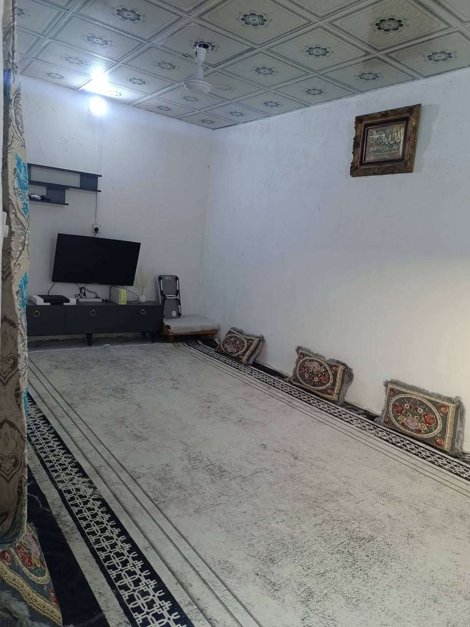 🏡 بيت للبيع – طابو زراعي عراقي 
​📍 الموقع: البصرة – أبو الخصيب (طريق الصحراء)
📐 المساحة: 150 متر مربع
🏗️ السقف: ساندويج 
​✨ مواصفات البيت:
​غرفتين نوم
​ديوانية
​صالة
​مطبخ
​حمام داخلي + حمام خارجي
​كراج للسيارة
​💰 السعر المطلوب: 42 مليون دينار عراقي
​📞 للاستفسار والتواصل: ***********
