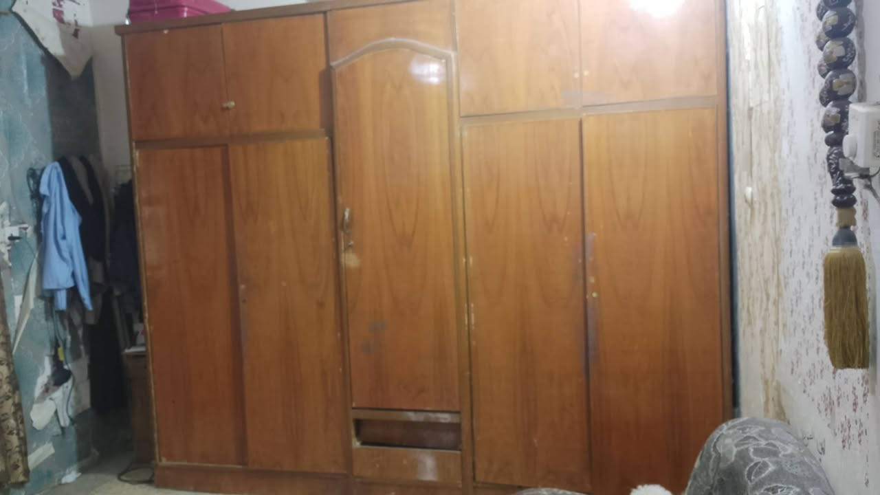 سلام عليكم كنتورات ثنين للبيع مع ميز مرايه سعرهن كلهن 300 مكان طوريج ***********
